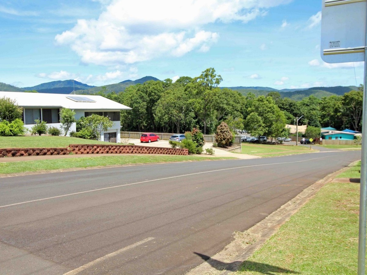 23 Abbott Street, Atherton