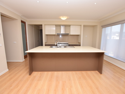 11 Elodea Way, Cranbourne North