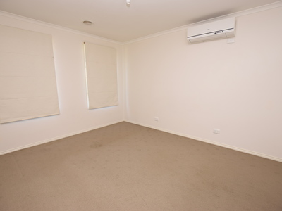 19 Bushranger Boulevard, Cranbourne East