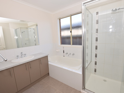 19 Bushranger Boulevard, Cranbourne East