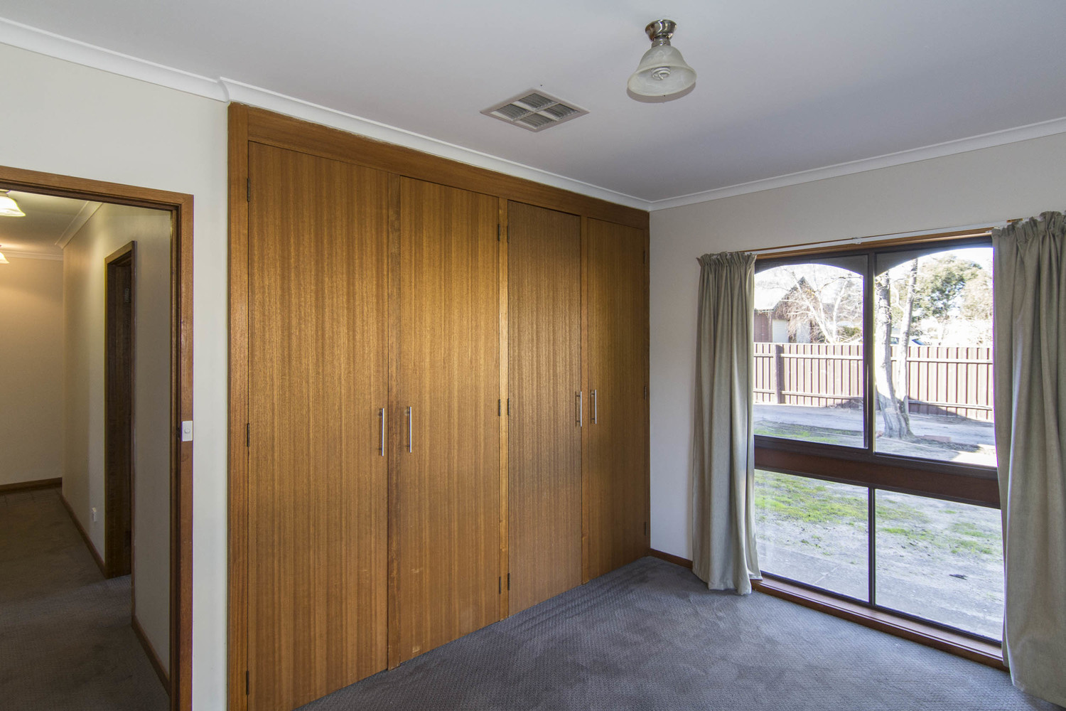 8 Tydeman Street, Horsham