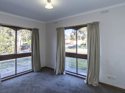 8 Tydeman Street, Horsham