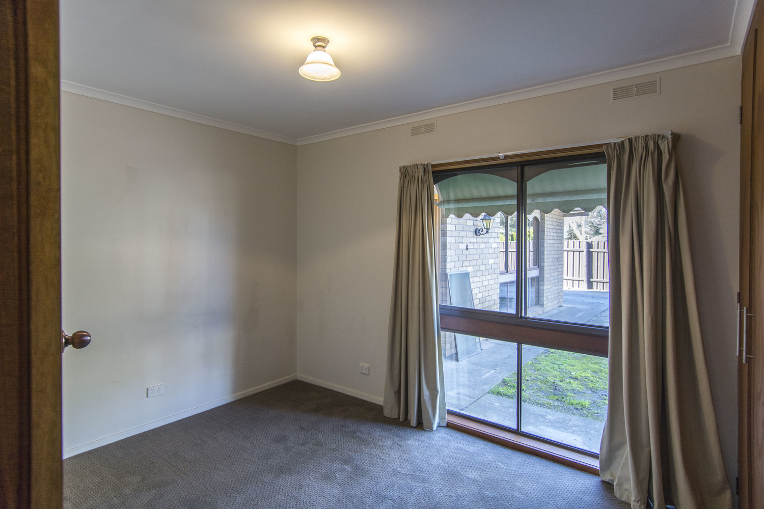 8 Tydeman Street, Horsham