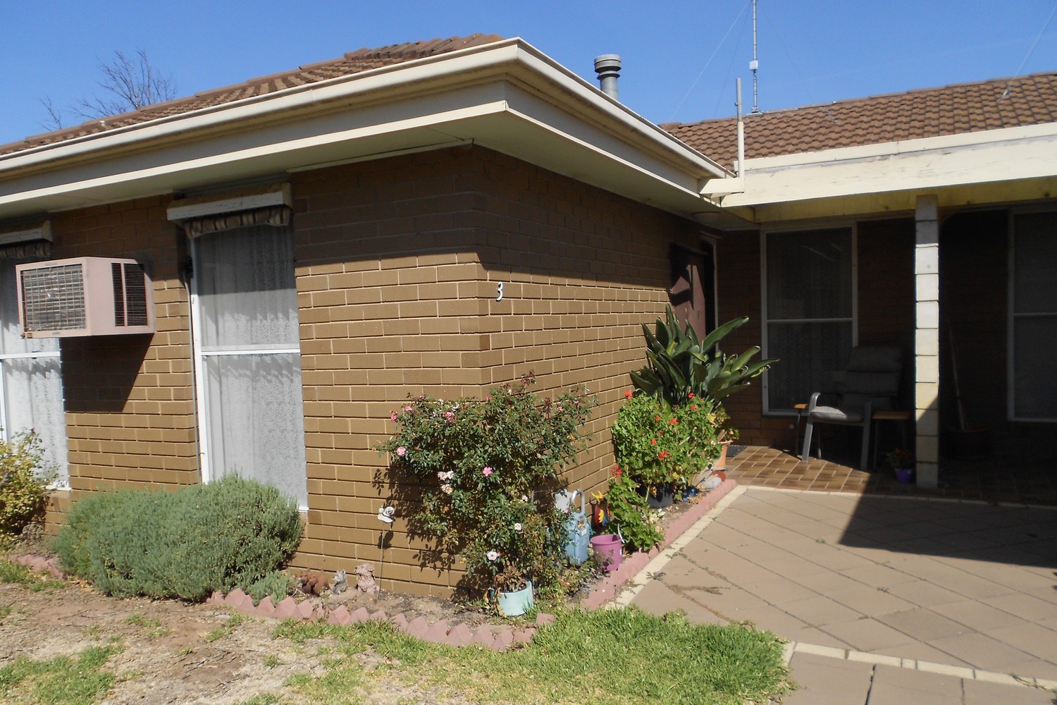 3 / 7 Roberts Avenue, Horsham