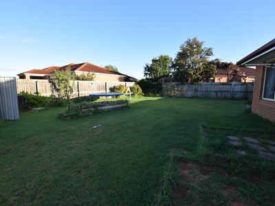 2 Macleod Way, Lynbrook