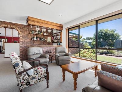 33 Freestone Crescent, Wynyard