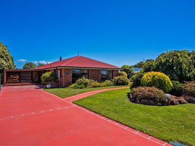 33 Freestone Crescent, Wynyard