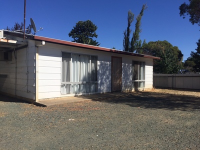 3 / 527 Clay Street , Hay