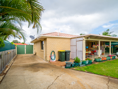 4 TWOLYN STREET, Urangan