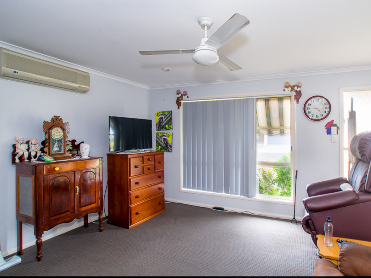 4 TWOLYN STREET, Urangan