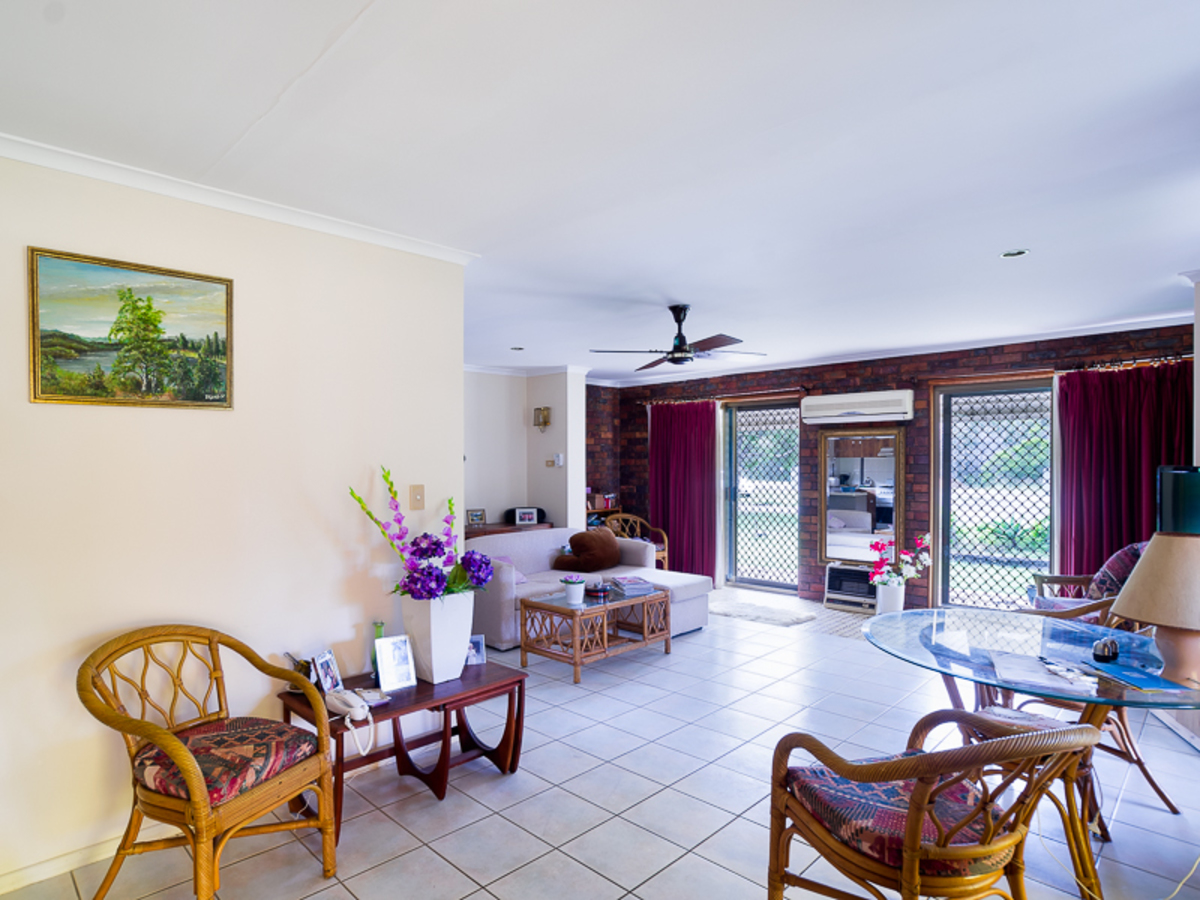 1 RILEY STREET, Urangan