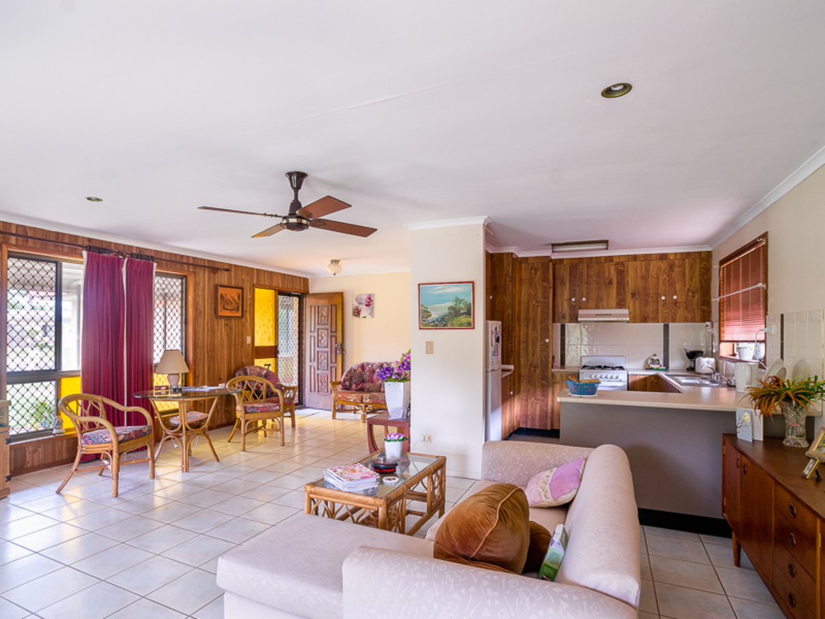 1 RILEY STREET, Urangan