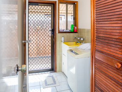 1 RILEY STREET, Urangan