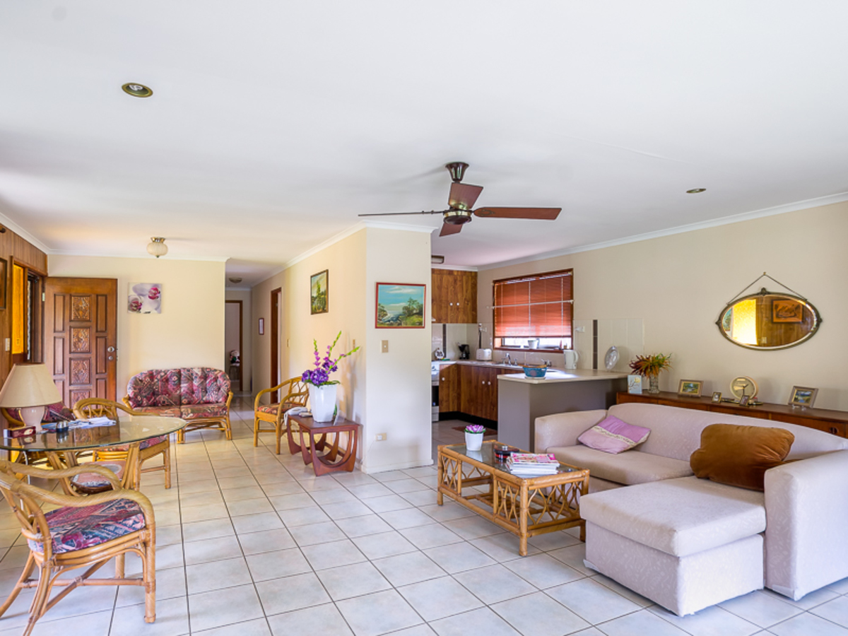 1 RILEY STREET, Urangan
