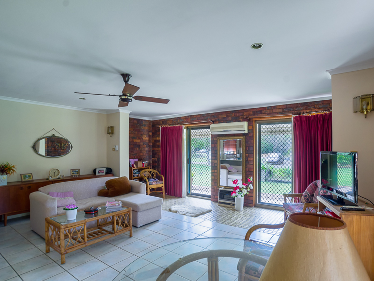 1 RILEY STREET, Urangan