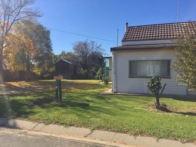 213 Strachan Place, Hay