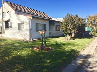 213 Strachan Place, Hay
