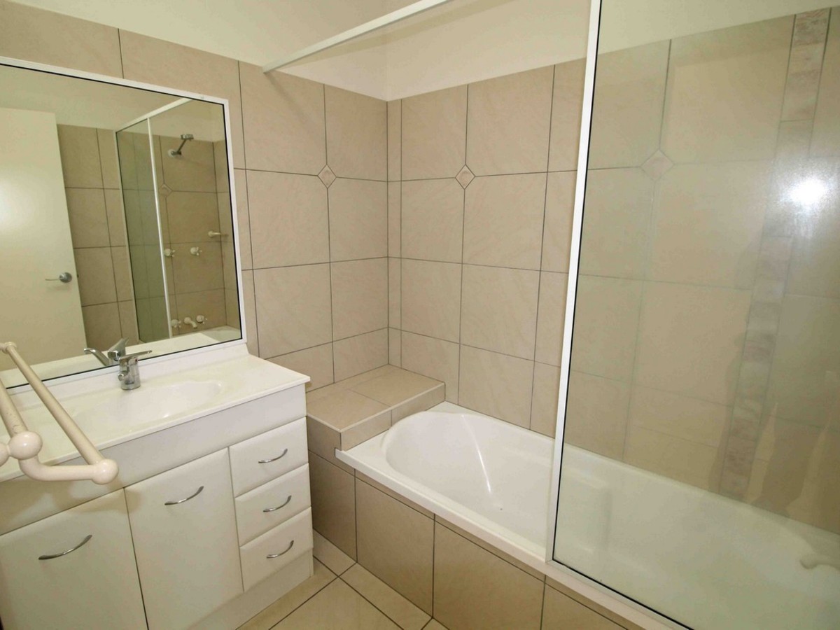 9 / 33-35 Tower Avenue, Atherton