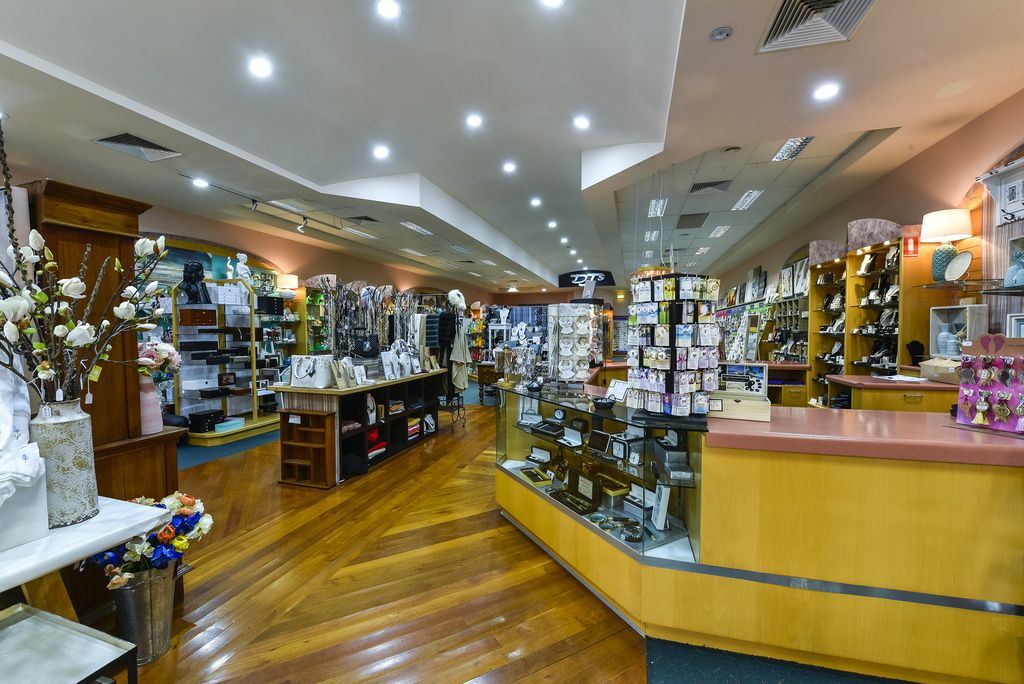 DJ INTERIORS