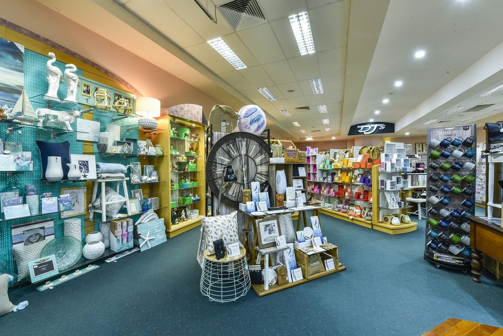 DJ INTERIORS