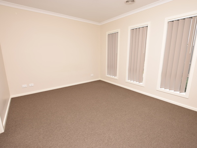 19 Marblelight Way, Clyde North