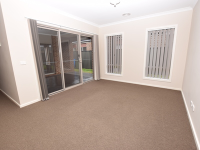 19 Marblelight Way, Clyde North