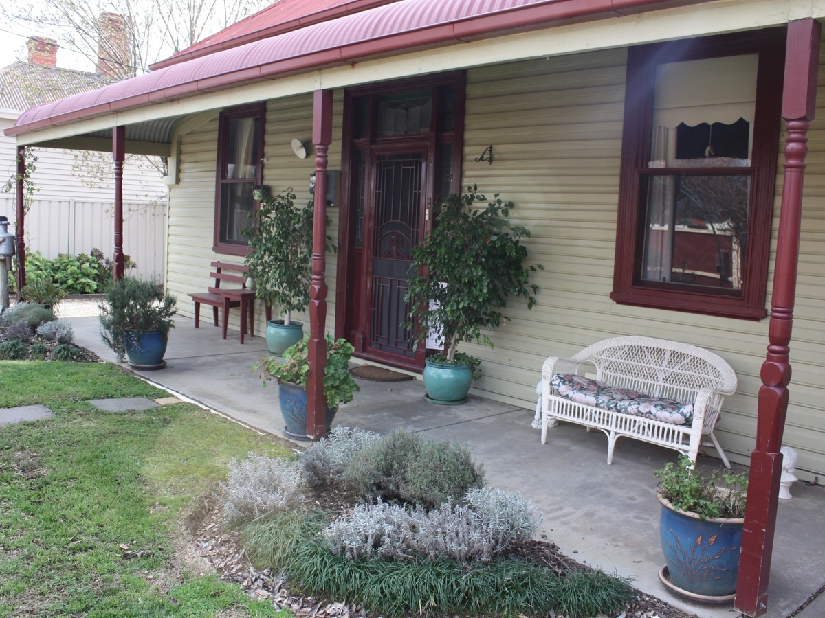 28 Bridge Street , Benalla