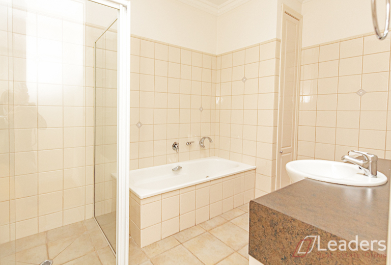 2/23 Barbara Avenue, Glen Waverley