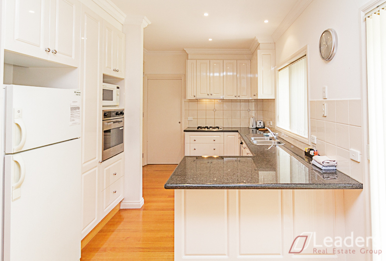 2/23 Barbara Avenue, Glen Waverley