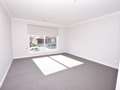 5 Fernlea Street, Clyde North