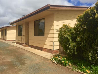 1 / 306 Russell , Hay South