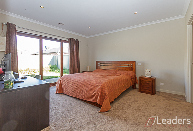 13 Chorus Way, Cranbourne East