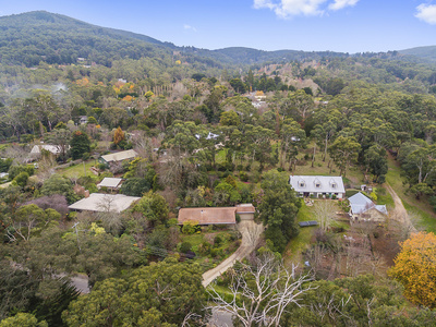 10 Cheniston Road, Mount Macedon