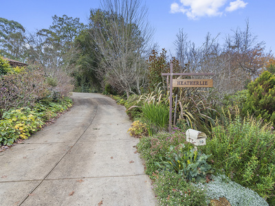 10 Cheniston Road, Mount Macedon
