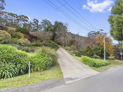 10 Cheniston Road, Mount Macedon