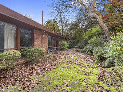 10 Cheniston Road, Mount Macedon