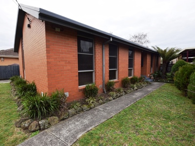 17 Blackmore Street, Dandenong North