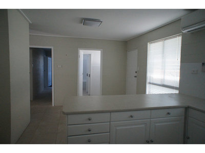 4 / 8 High Street, Horsham