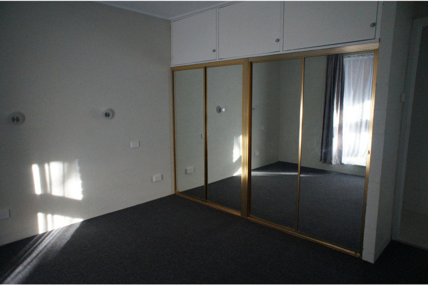 4 / 8 High Street, Horsham