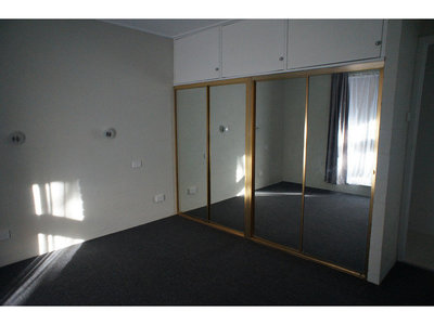 4 / 8 High Street, Horsham