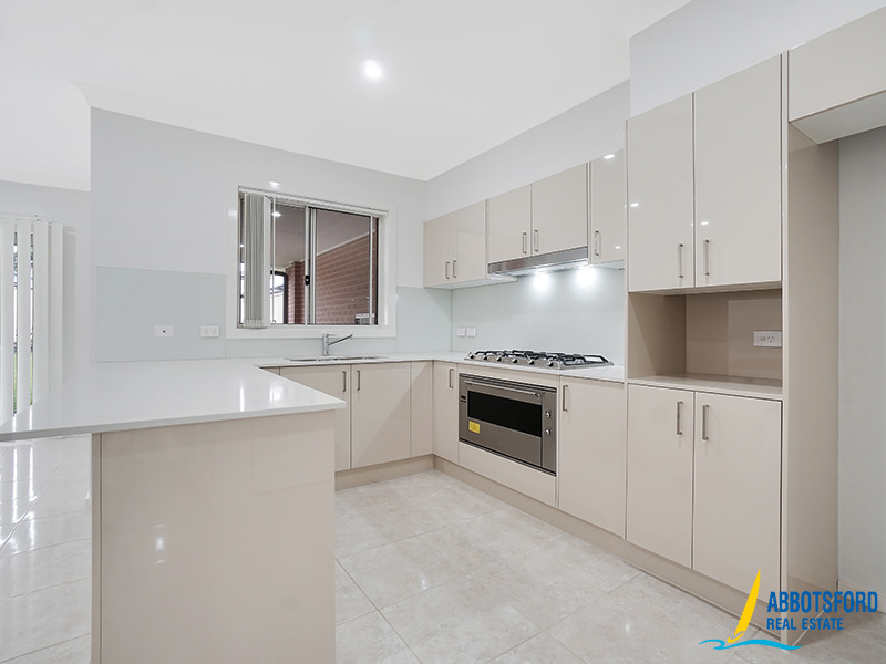 33 Laundess Avenue, Panania