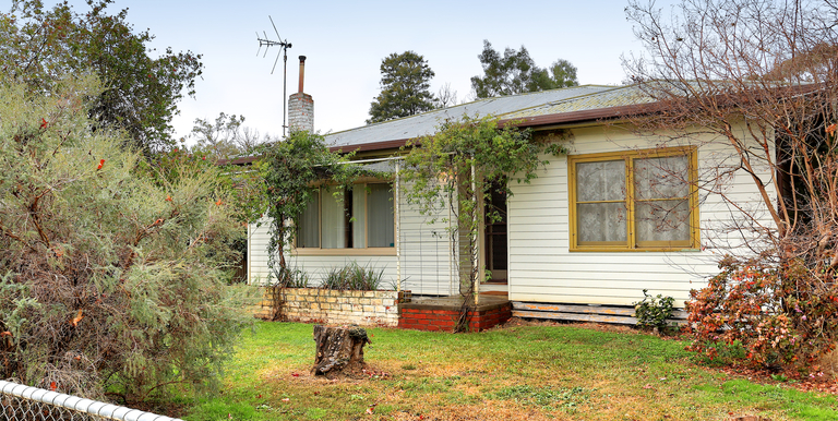 1 Hyacinth Street, Violet Town