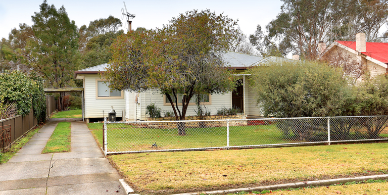 1 Hyacinth Street, Violet Town