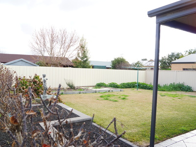 16 Stawell Road, Horsham