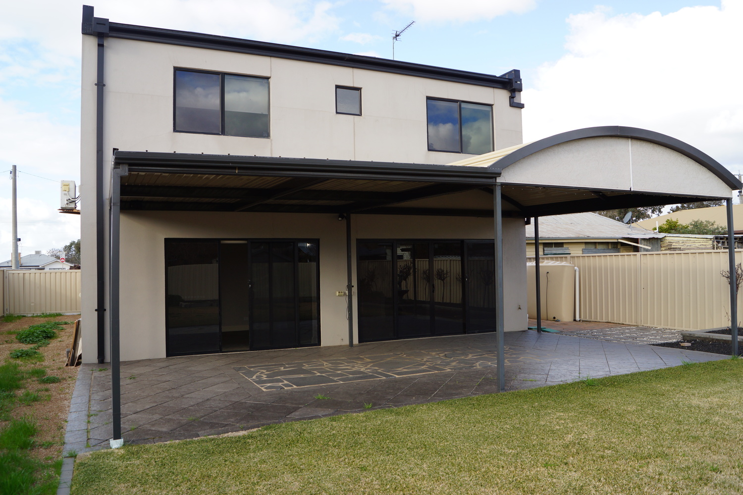 16 Stawell Road, Horsham