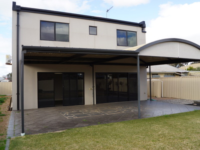 16 Stawell Road, Horsham