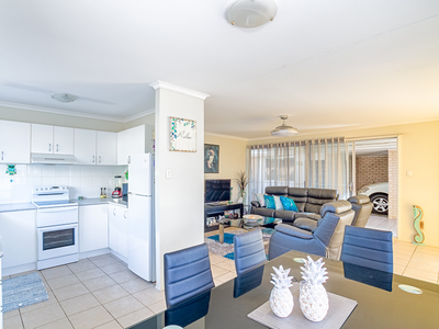 6 TURRUM STREET, Scarness