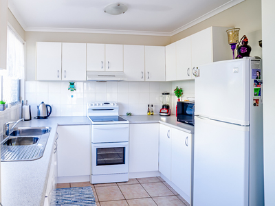 6 TURRUM STREET, Scarness