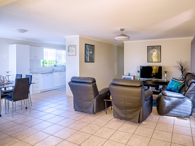 6 TURRUM STREET, Scarness