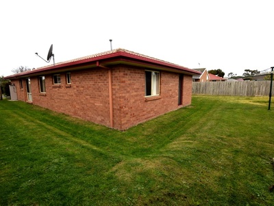 16 The Parkway, Hampton Park